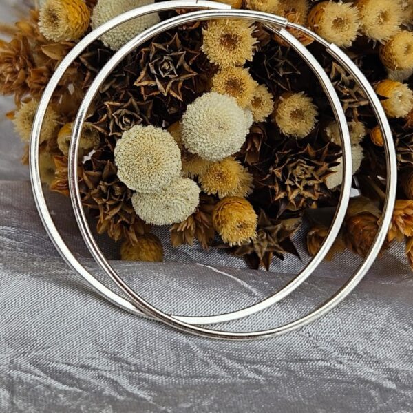 Brinco de argola em Prata 925 com 51,20 mm de diâmetro e 1,40 mm de espessura