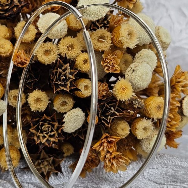 Brinco de argola em Prata 925 com 60,73 mm de diâmetro e 1,40 mm de espessura