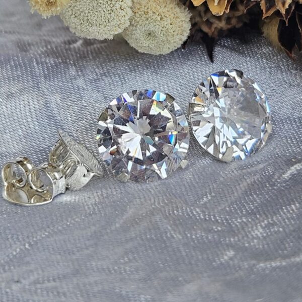 Brinco de zircônia redonda em Prata 925, com 10 mm