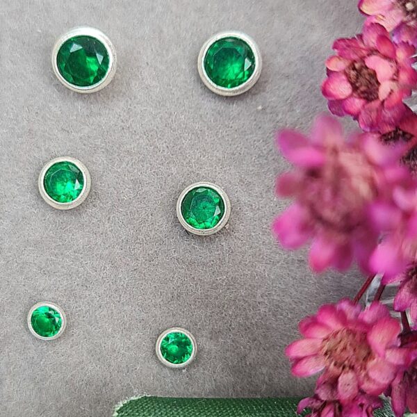 Kit com 3 brincos ponto de luz em Prata 925, disponíveis em várias cores